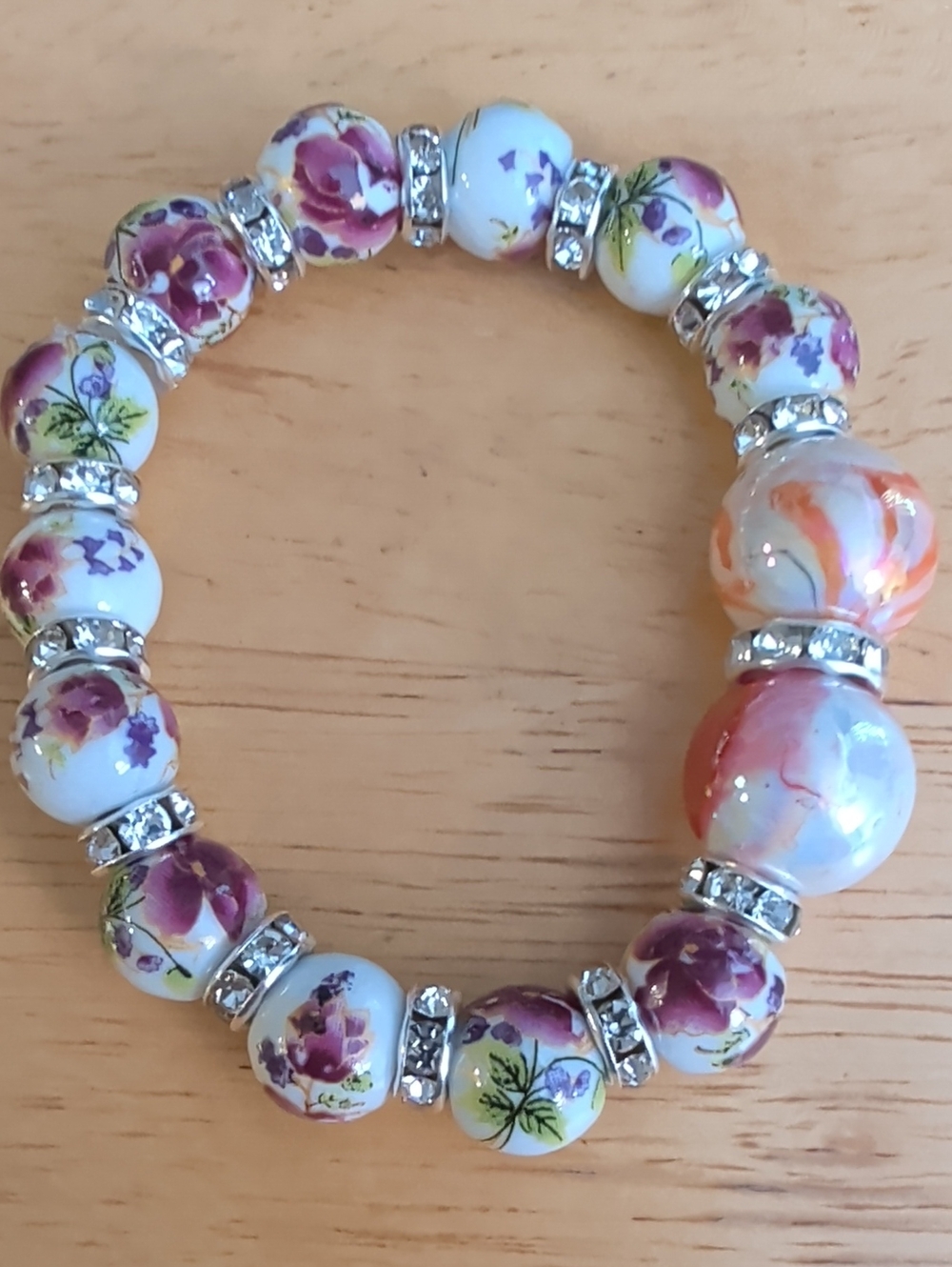 Floral Ceramic Bead Stretch Bracelet in Purple and White Roses NWOT
